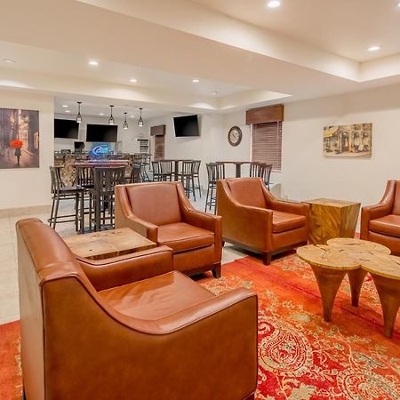 Landmark Suites - Williston Bagian luar foto