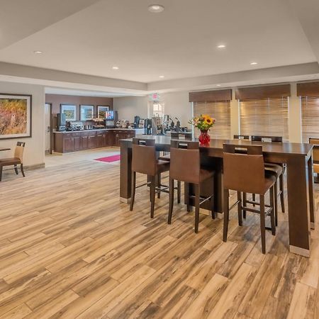 Landmark Suites - Williston Bagian luar foto