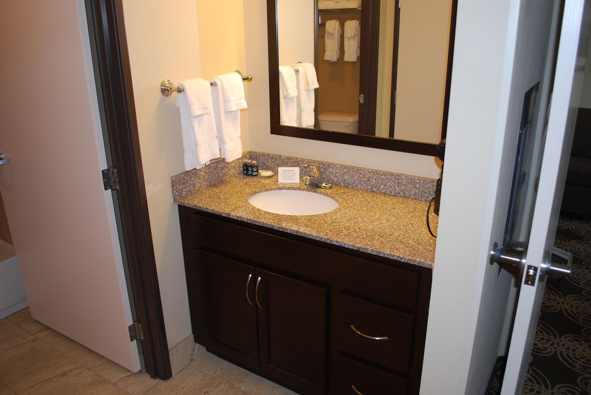 Landmark Suites - Williston Bagian luar foto