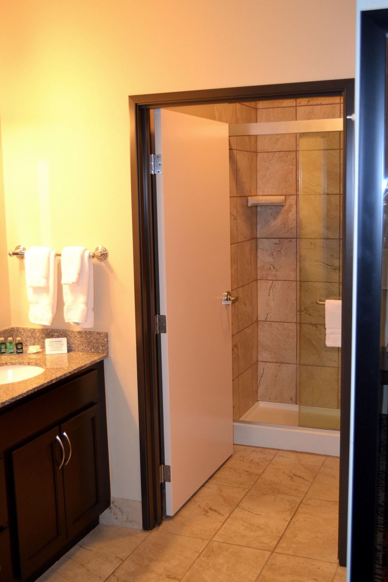 Landmark Suites - Williston Bagian luar foto