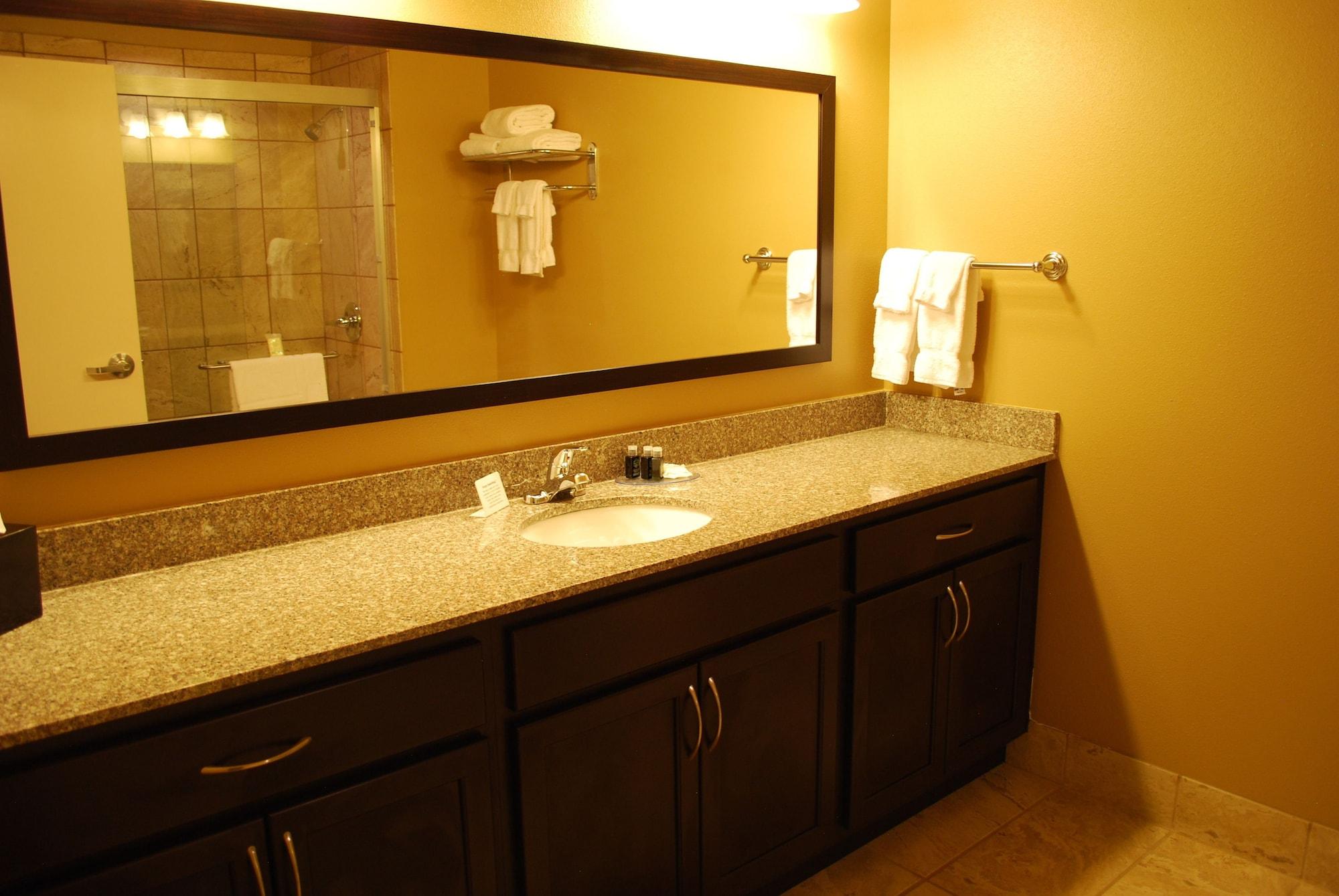 Landmark Suites - Williston Bagian luar foto