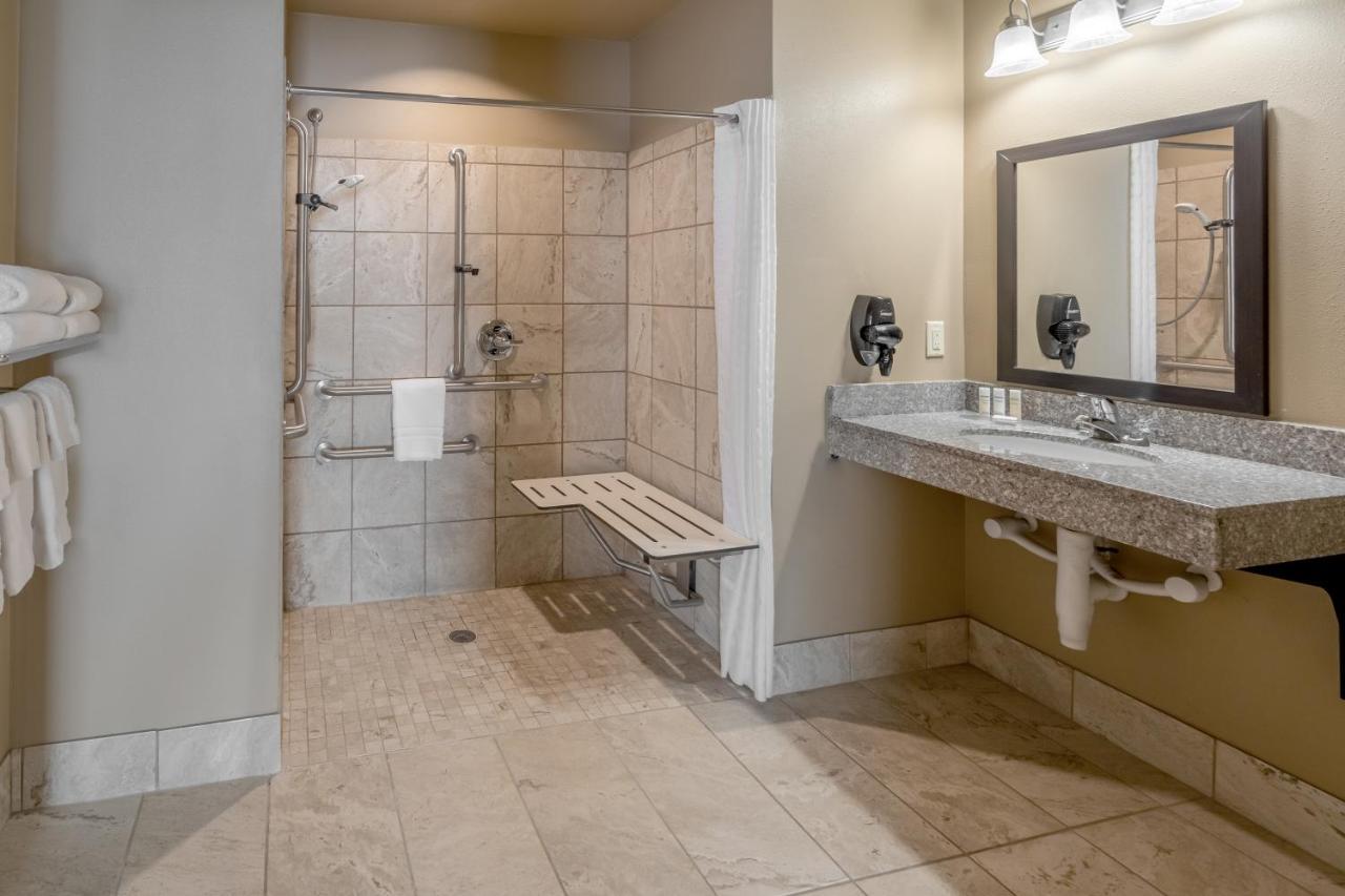 Landmark Suites - Williston Bagian luar foto