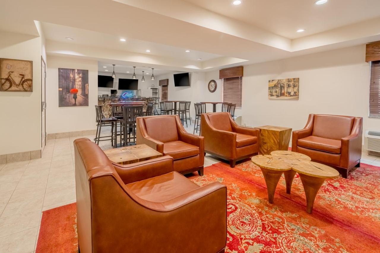 Landmark Suites - Williston Bagian luar foto