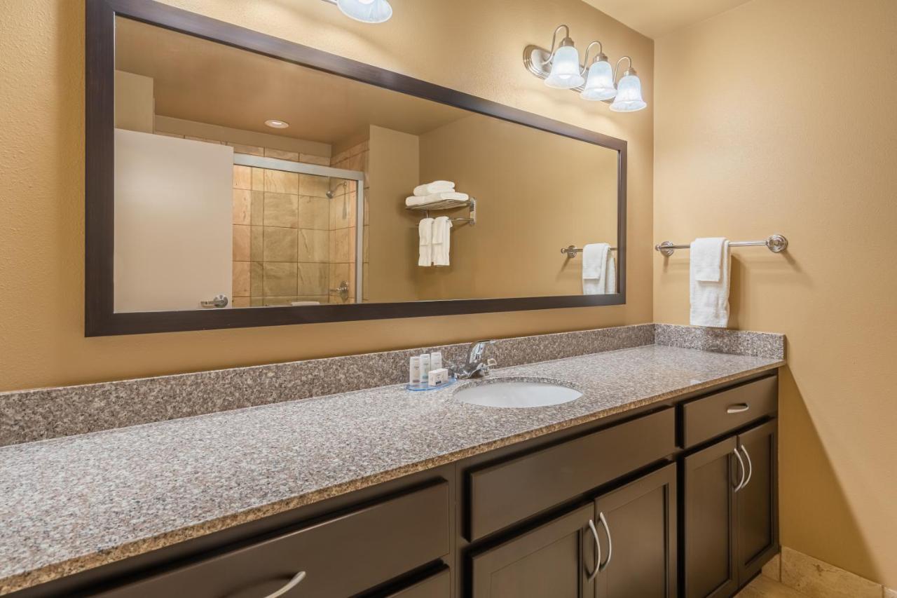 Landmark Suites - Williston Bagian luar foto