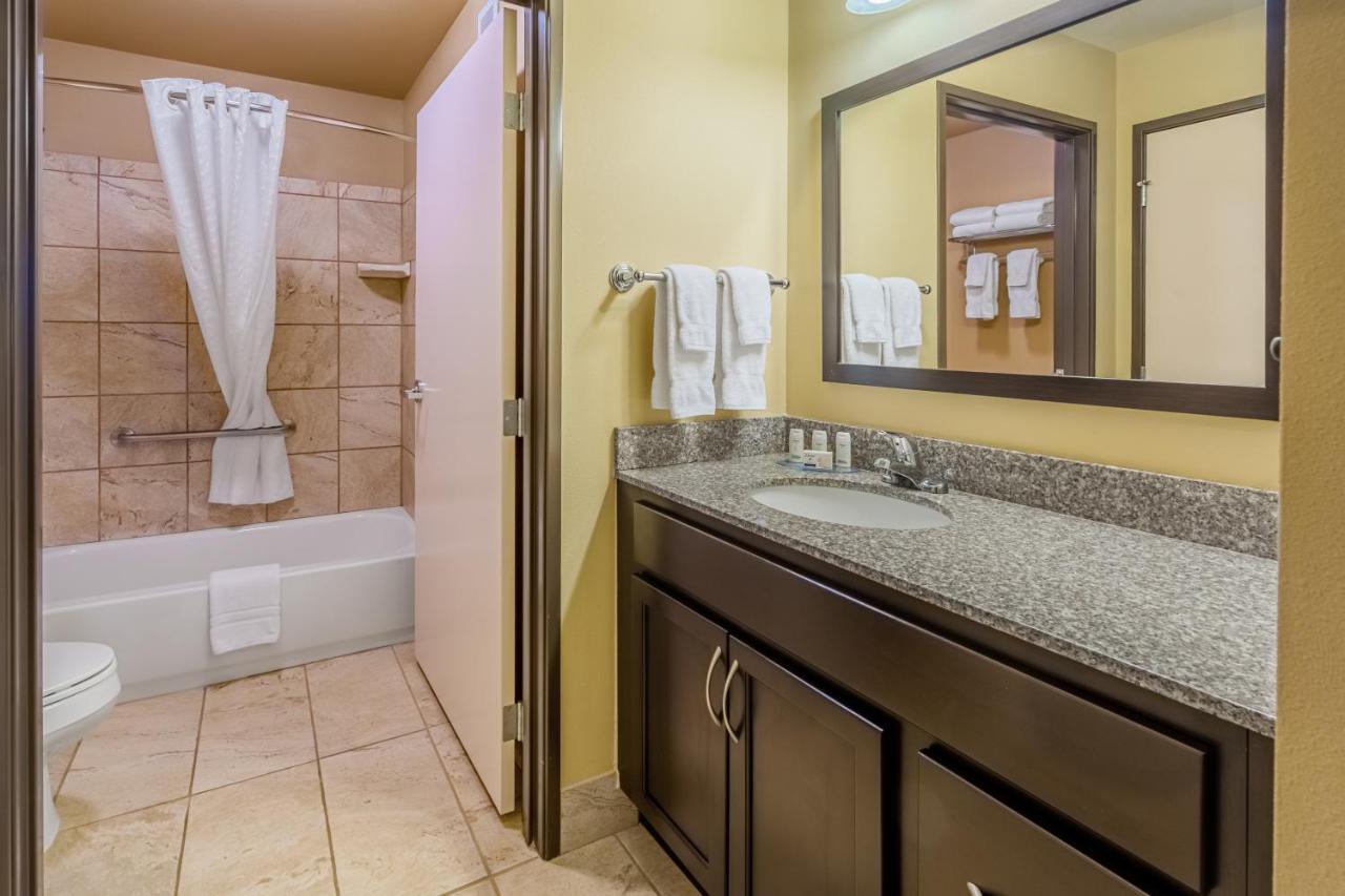 Landmark Suites - Williston Bagian luar foto