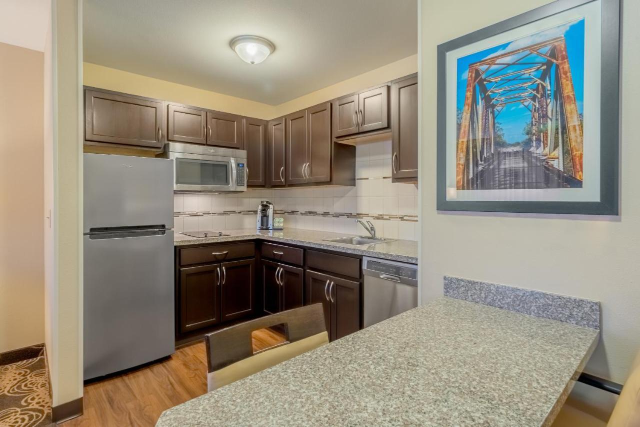 Landmark Suites - Williston Bagian luar foto