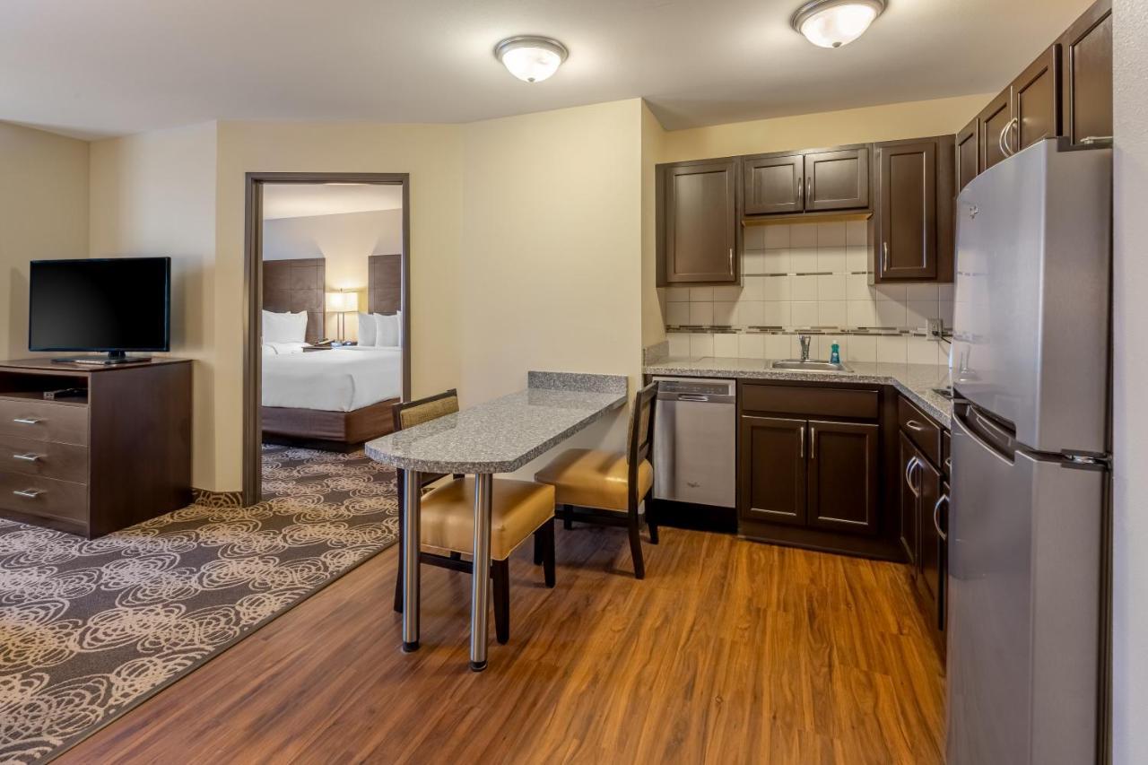 Landmark Suites - Williston Bagian luar foto