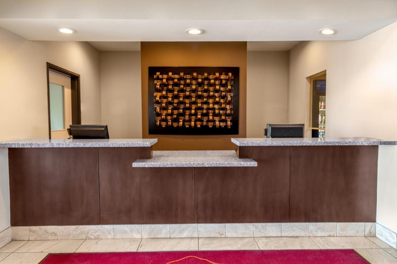 Landmark Suites - Williston Bagian luar foto