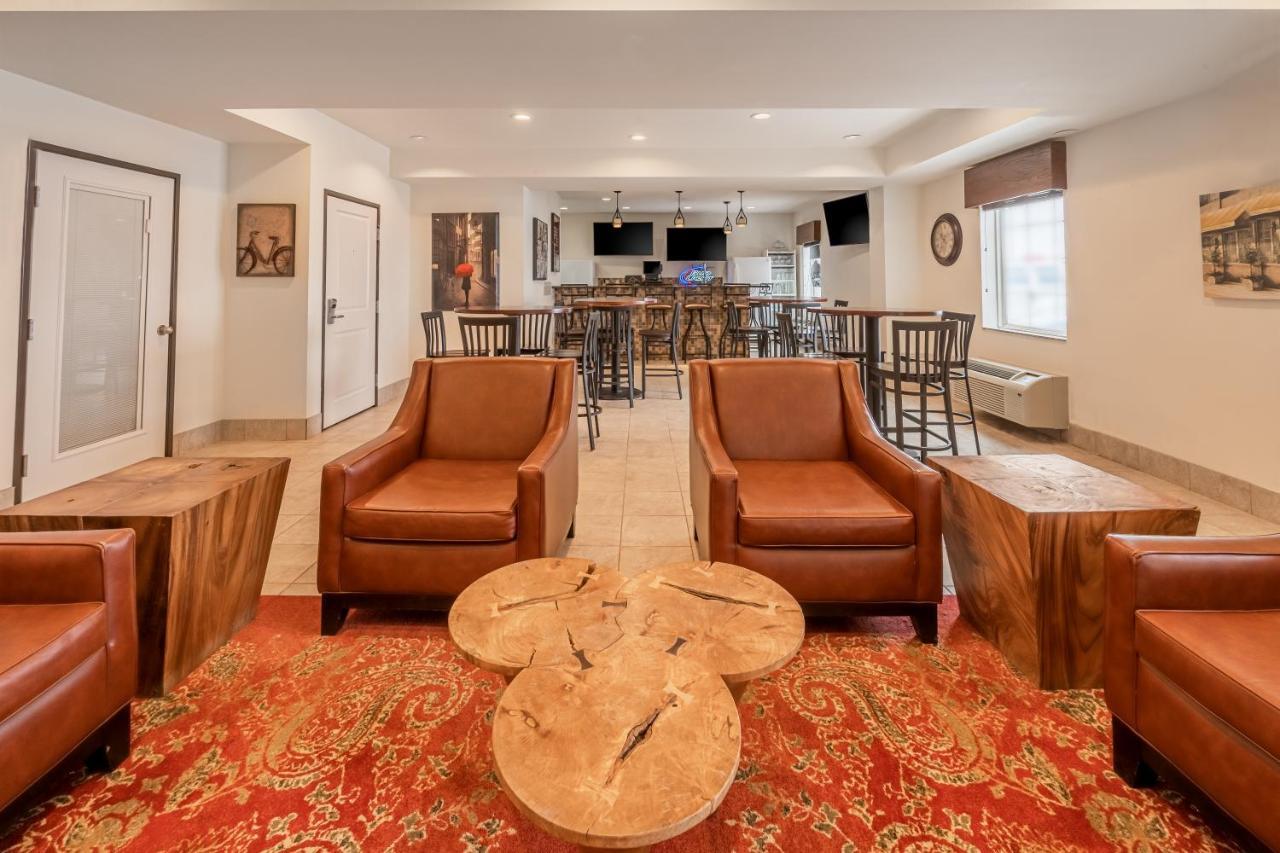 Landmark Suites - Williston Bagian luar foto