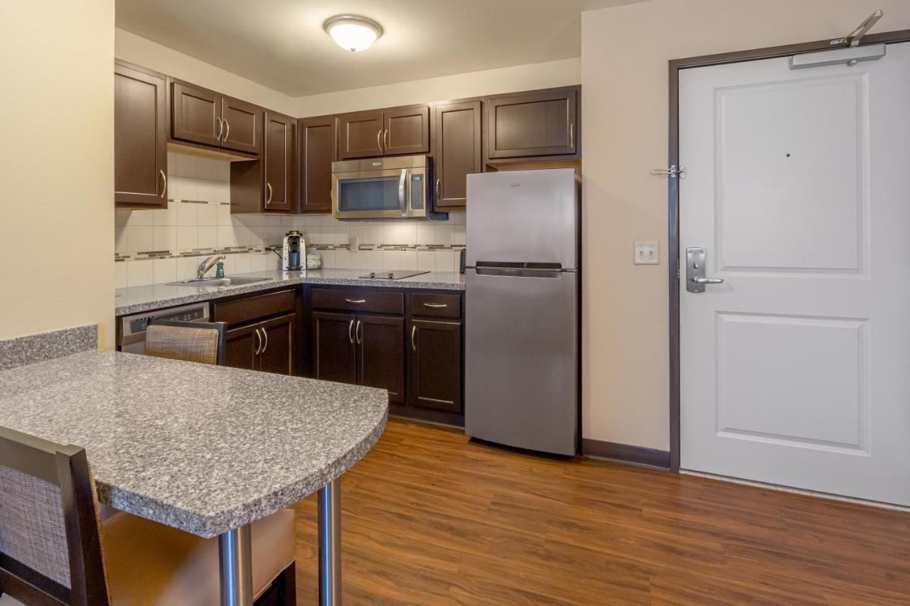Landmark Suites - Williston Bagian luar foto