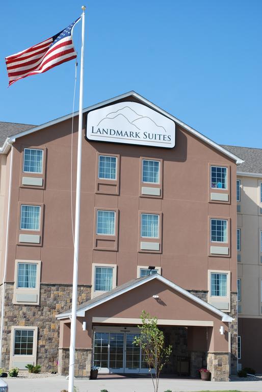 Landmark Suites - Williston Bagian luar foto