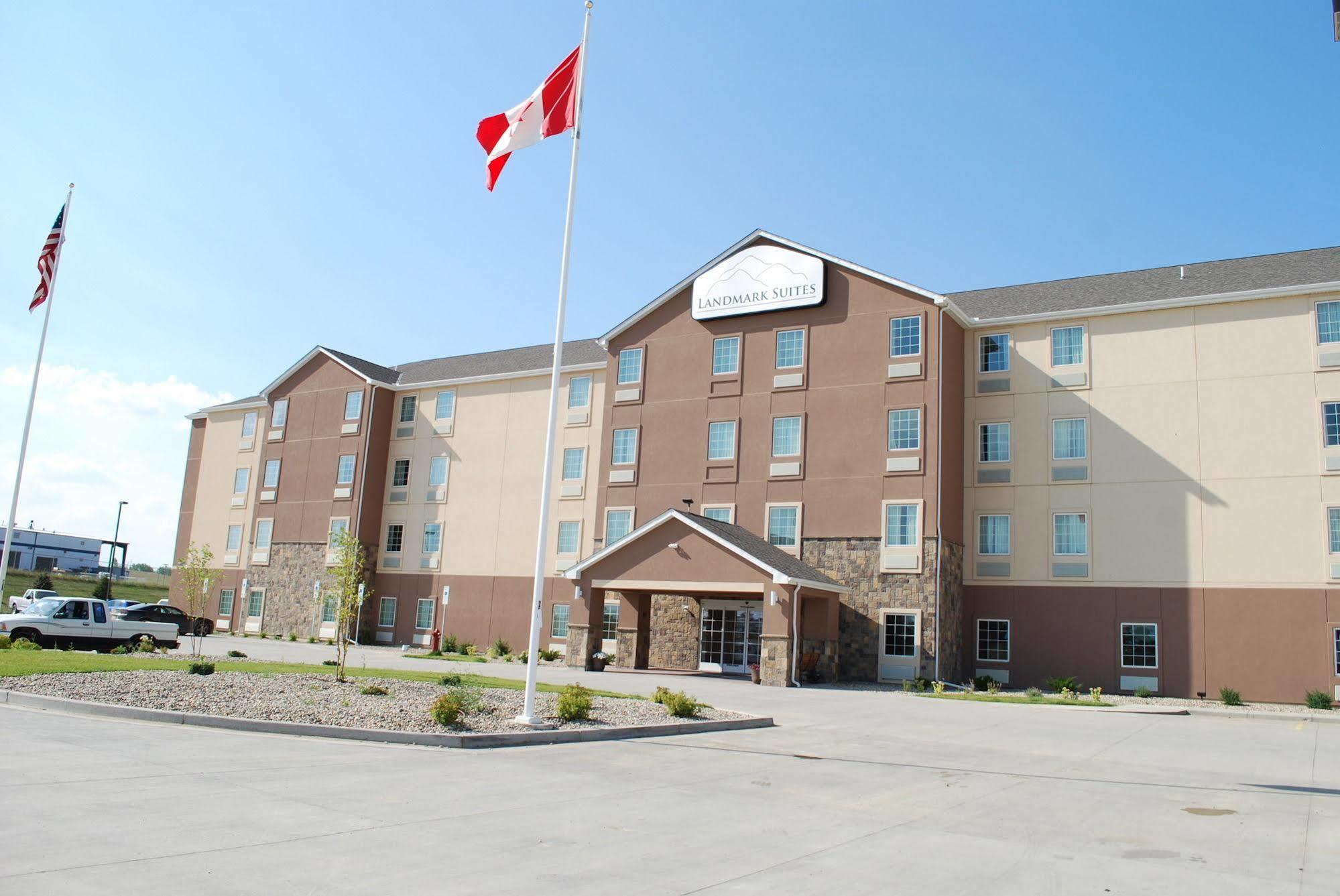 Landmark Suites - Williston Bagian luar foto