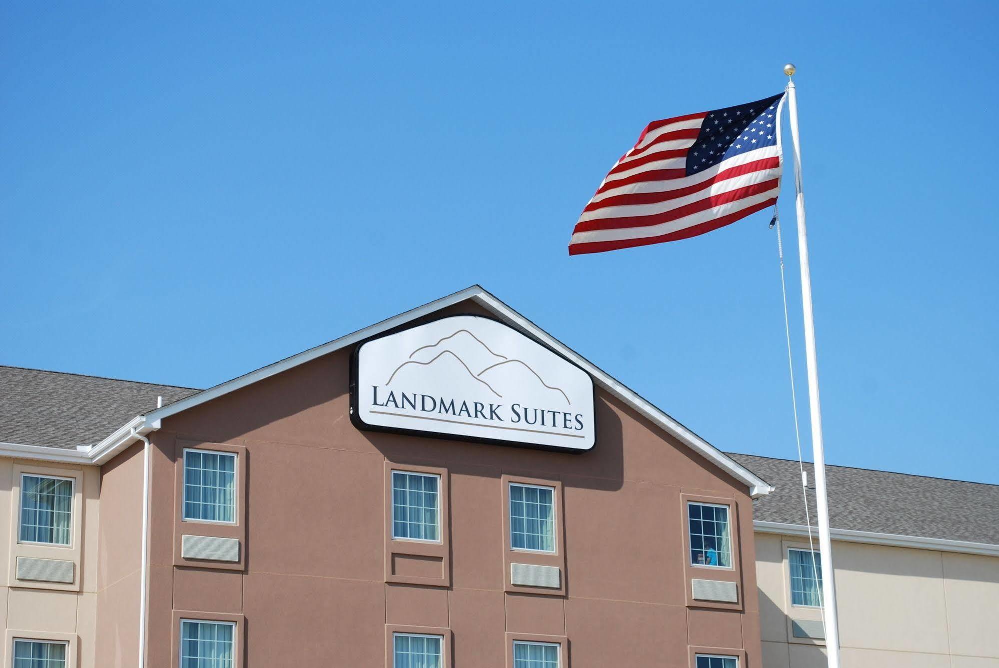 Landmark Suites - Williston Bagian luar foto