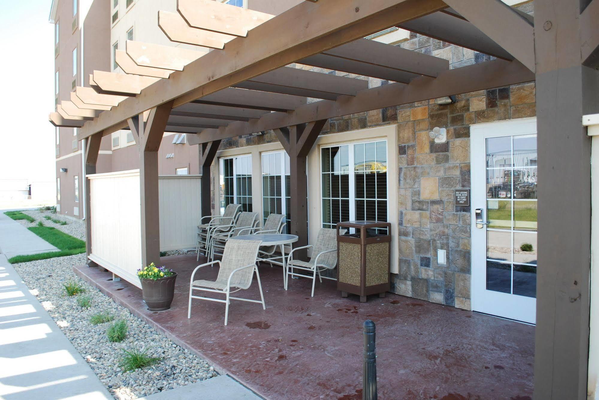 Landmark Suites - Williston Bagian luar foto