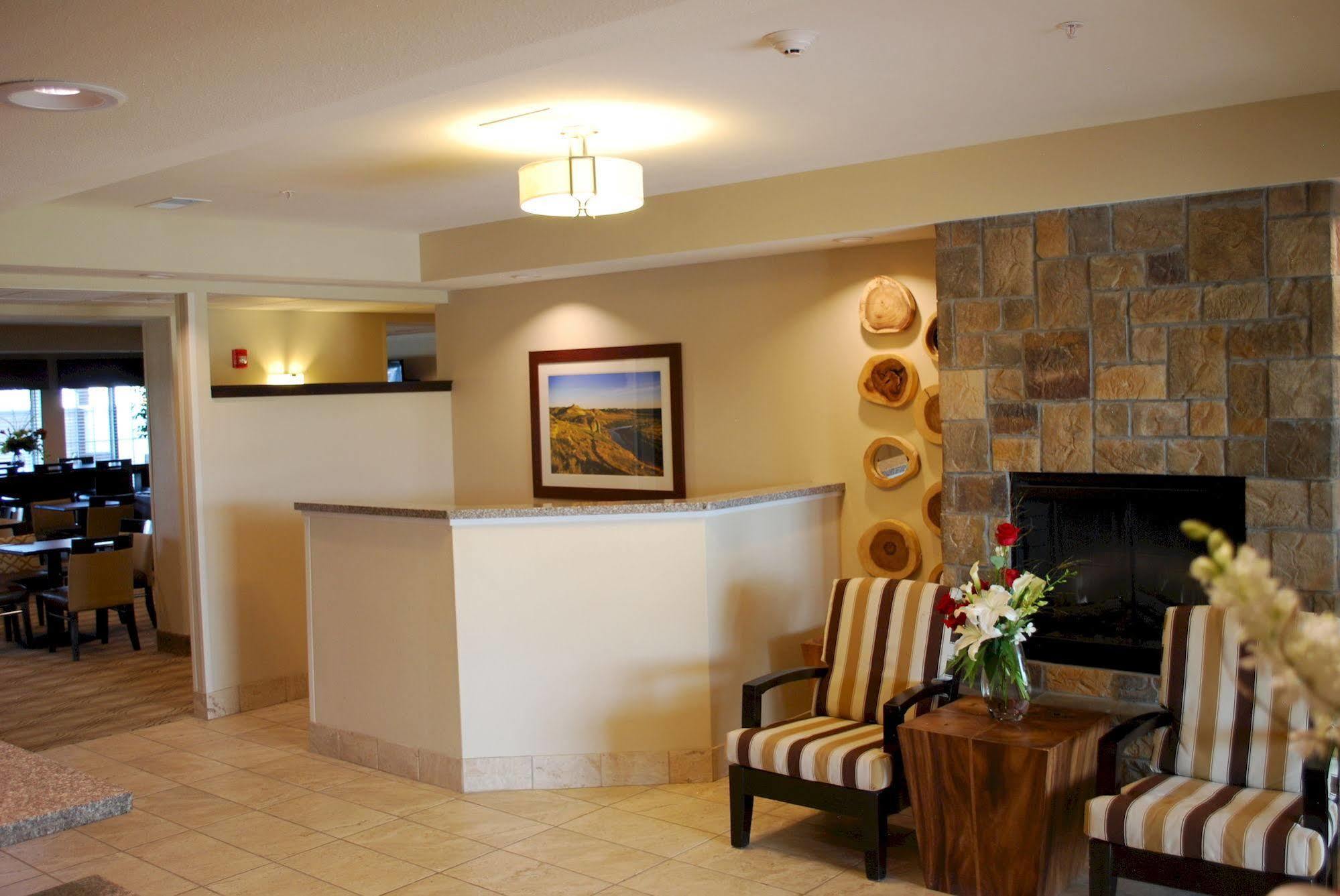 Landmark Suites - Williston Bagian luar foto