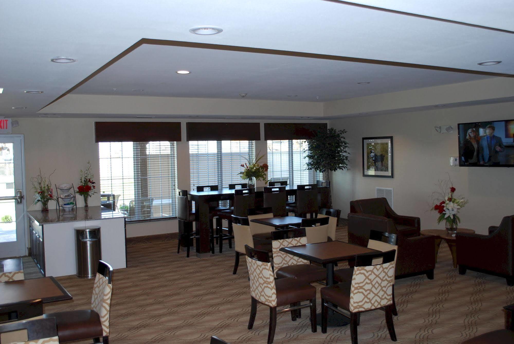Landmark Suites - Williston Bagian luar foto