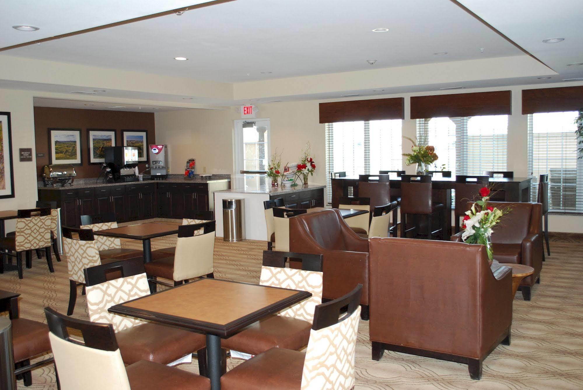 Landmark Suites - Williston Bagian luar foto