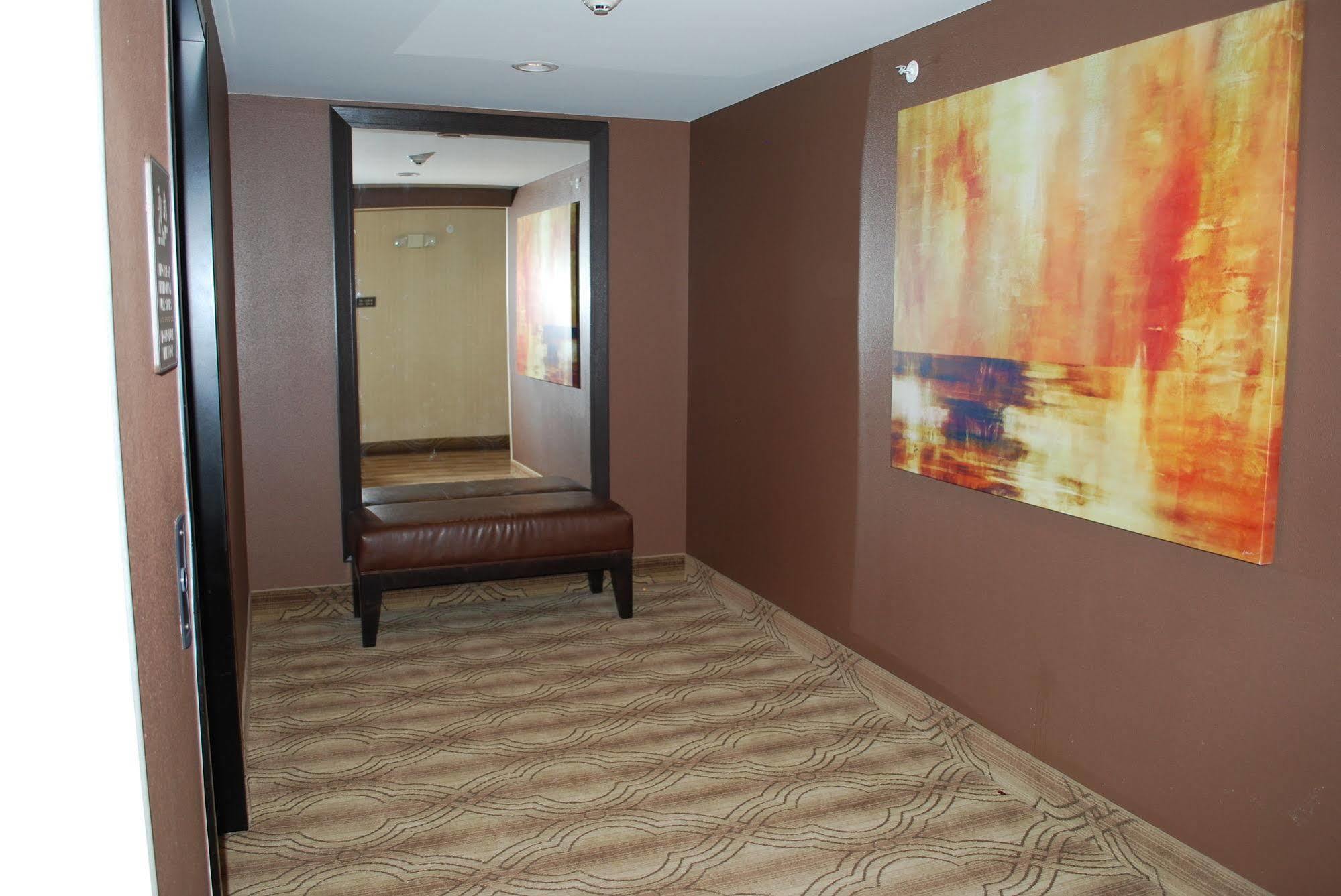 Landmark Suites - Williston Bagian luar foto